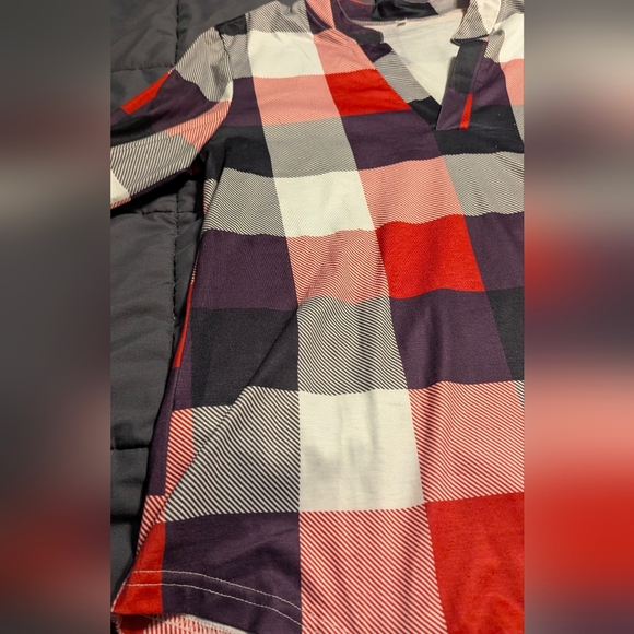 TEMU Women's V Neck Red Black And White Plaid Long Sleeve Top Size Large - Picture 2 of 8